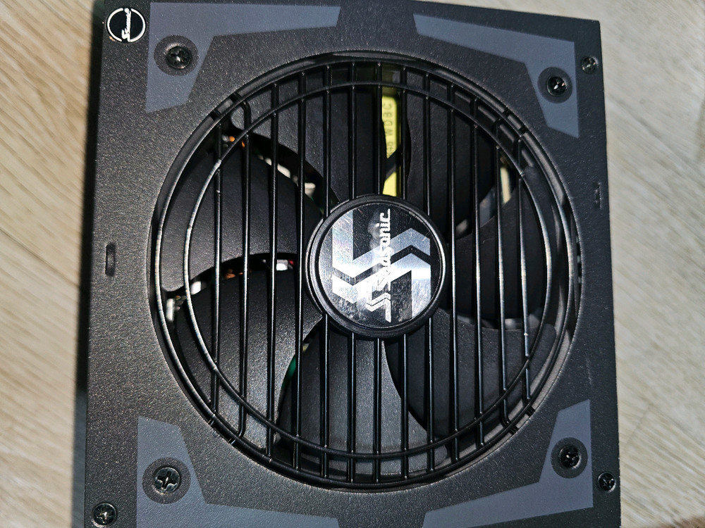 시소닉 FOCUS 750w 풀 모듈러 파워 서플라이파워--1