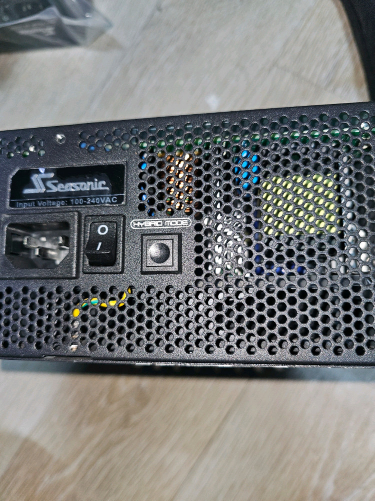 시소닉 FOCUS 750w 풀 모듈러 파워 서플라이파워--2