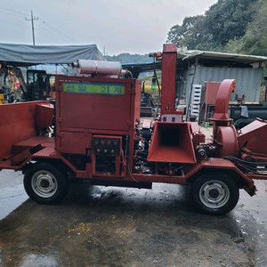 자주식 파쇄기,톱밥제조기