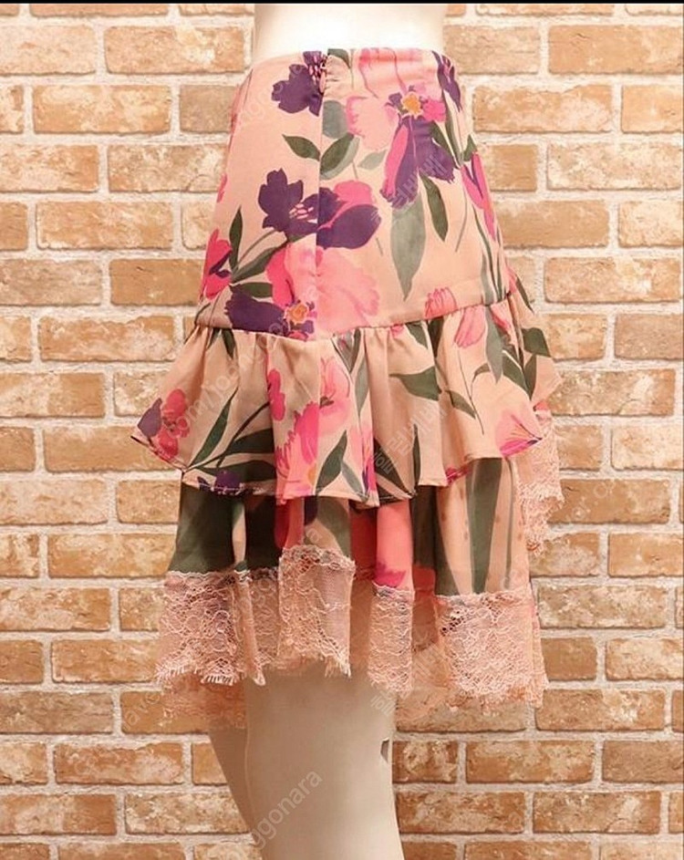 새상품 봄여름/TWINSET/여성 프릴 플레어스커트--1