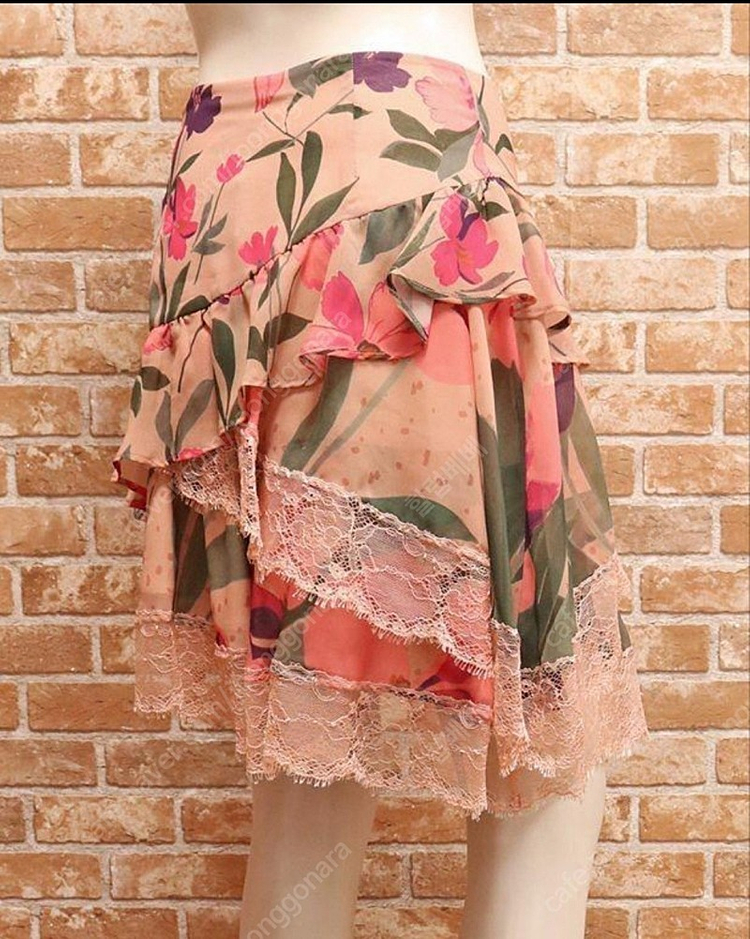 새상품 봄여름/TWINSET/여성 프릴 플레어스커트--2