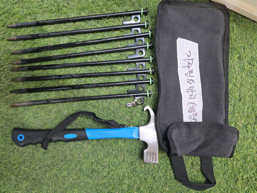 새상품 캠핑 테이블 랙 행어 팩망치포함--8