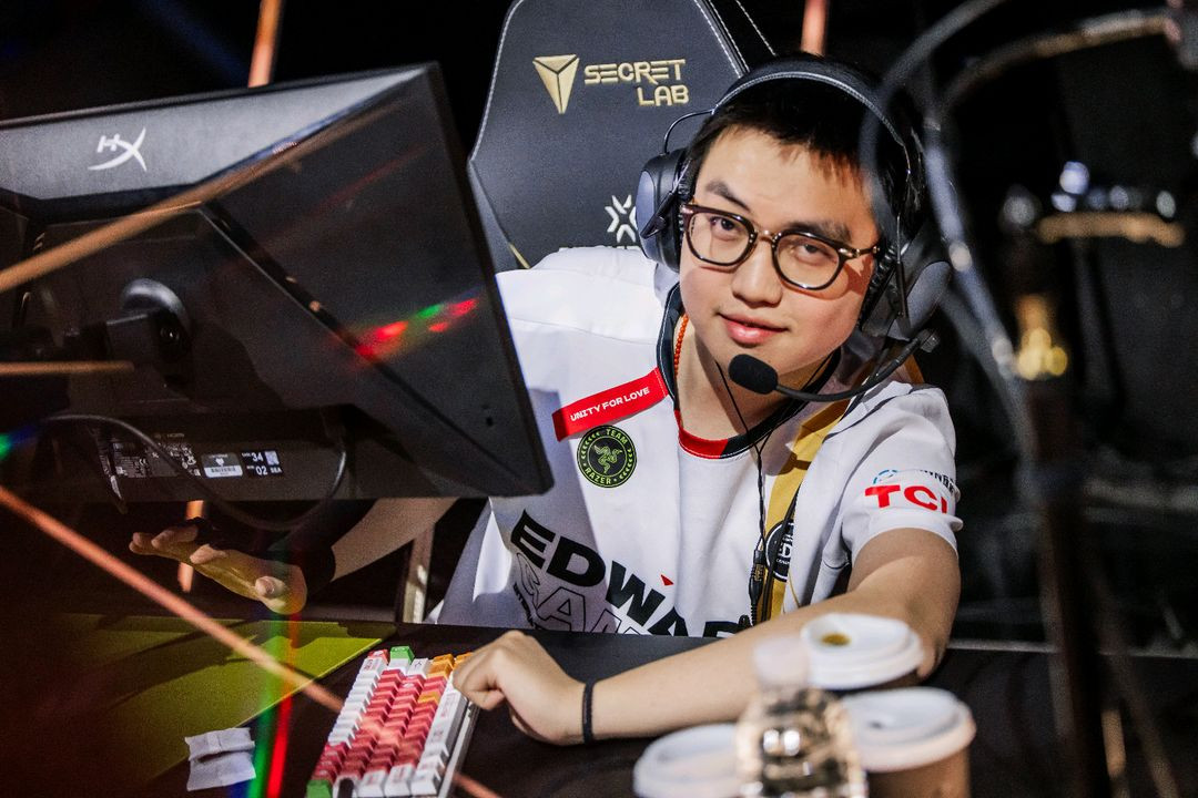 체리 Xtrfy K5V2 RGB 게이밍 키보드--5