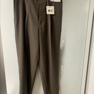 유니클로c26ss턱와이드테이퍼드팬츠 s사이즈판매