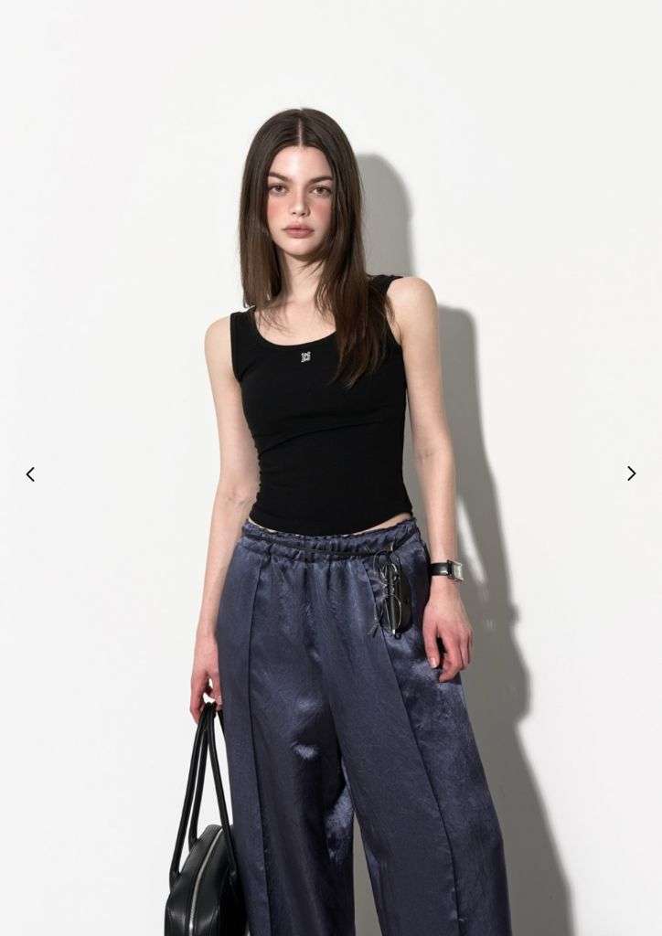 문트 로고 리브드 슬리브리스 블랙--5