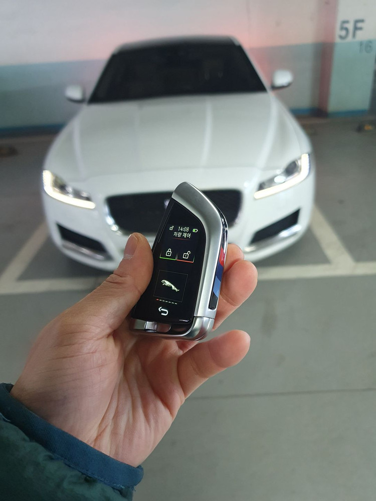 재규어 XF 브리티시 감성에 더한 미래 감각 — 최신형 디지털키 개조 완료 이미지