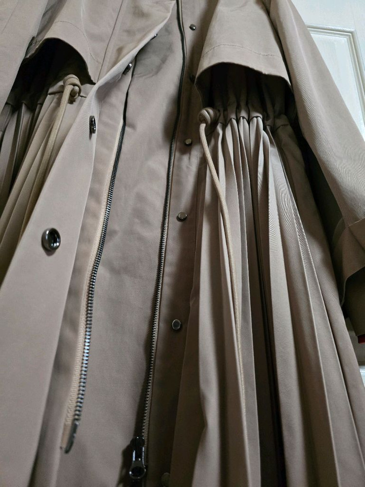 허앤쉬 플리츠 트렌치 판매합니다--2