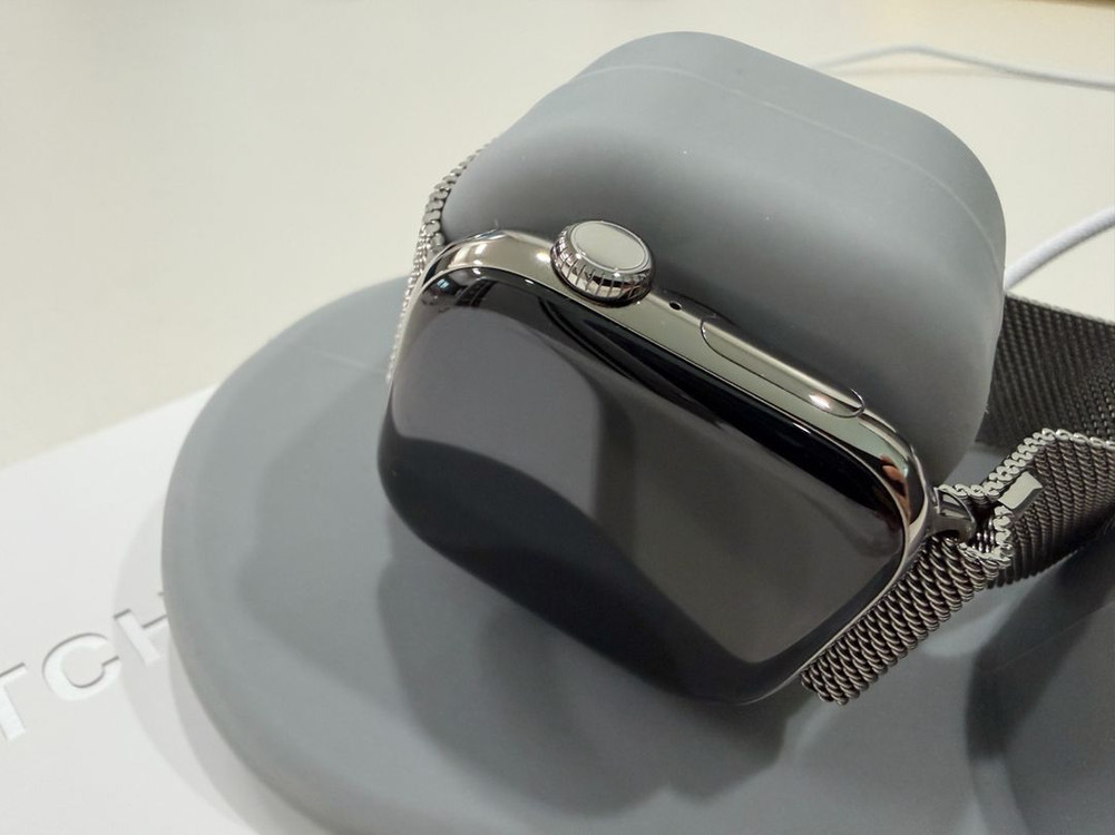 애플워치10 내추럴 티타늄 42mm 밀레니즈루프--1