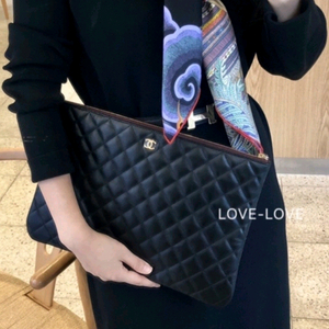 샤넬 캐비어 클러치백 라지 정품A급(감정O)구찌프라다루이비통디올고야드셀린느보테가생로랑버버리발렌시아가가방파우치가방