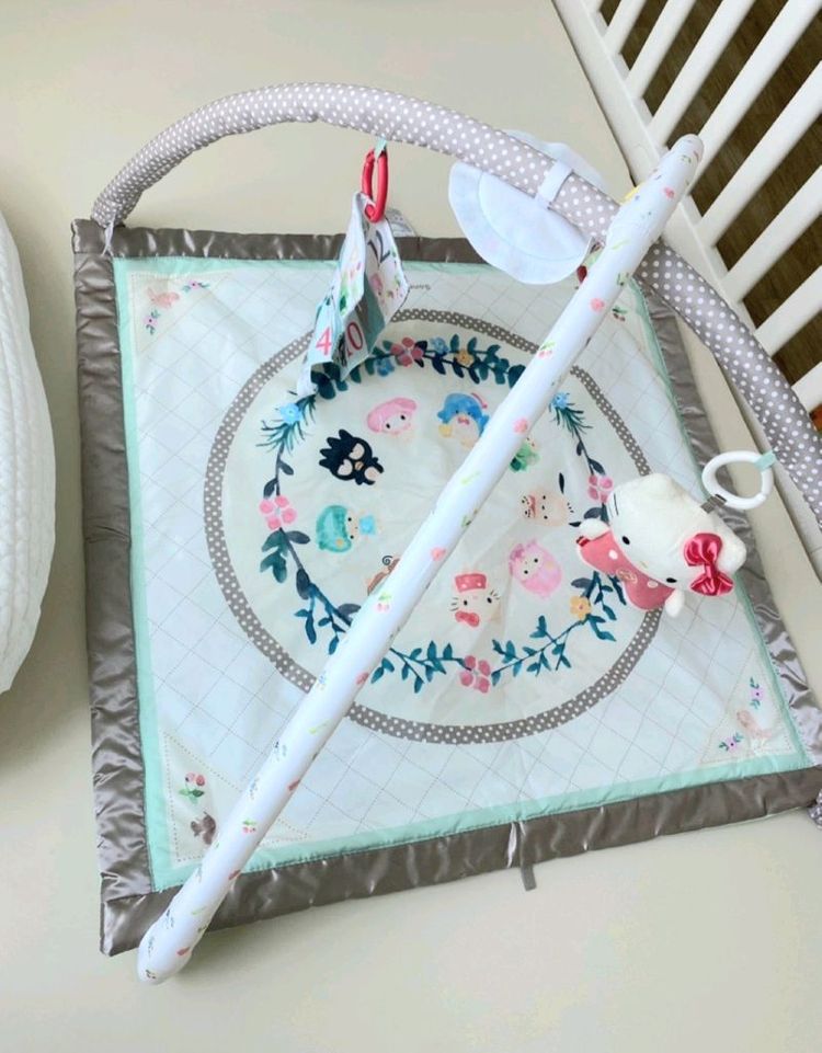 헬로키티 아기침대 매트리스피셔프라이스 헬로키티 아기체육관아기체육관 모빌 정품 산리오 피셔 프라이스 뮤지컬 베이비 디 이미지