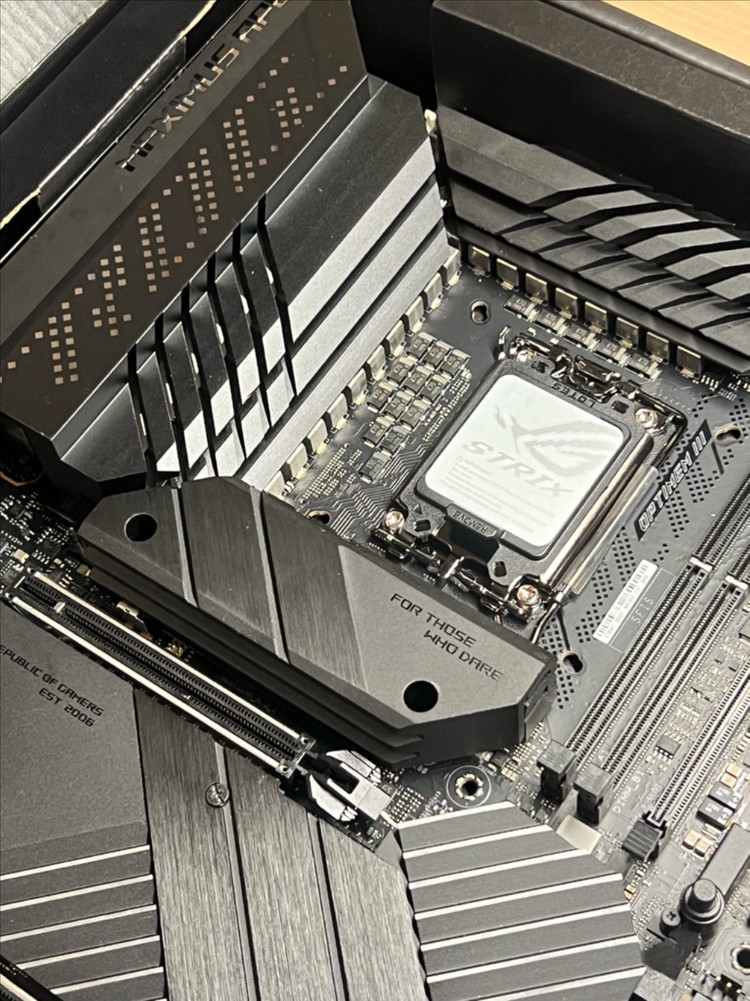 ROG MAXIMUS Z690 APEX 메인보드--2