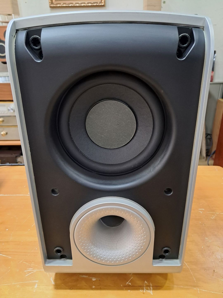 b&w as 1 우퍼 이미지