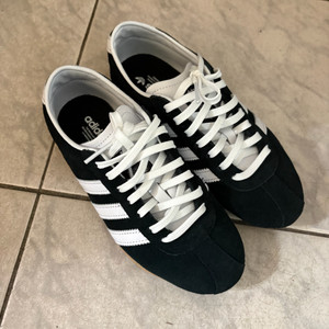 아다다스 도쿄 스니커즈 220사이즈