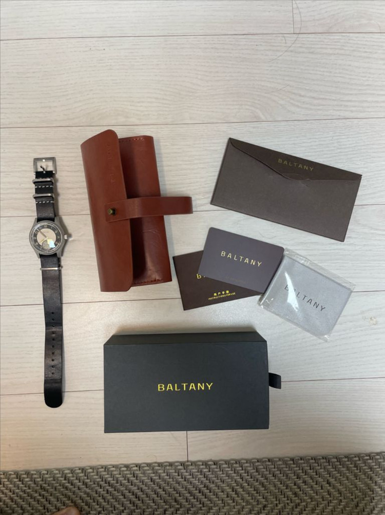 발타니 더티더즌 턱시도다이얼 쿼츠시계 36mm 풀박스--6