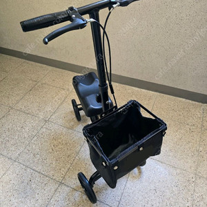 니워커 외다리 골절 (목발 , 휠체어 , 성인 보조기 , 보행기) 이미지