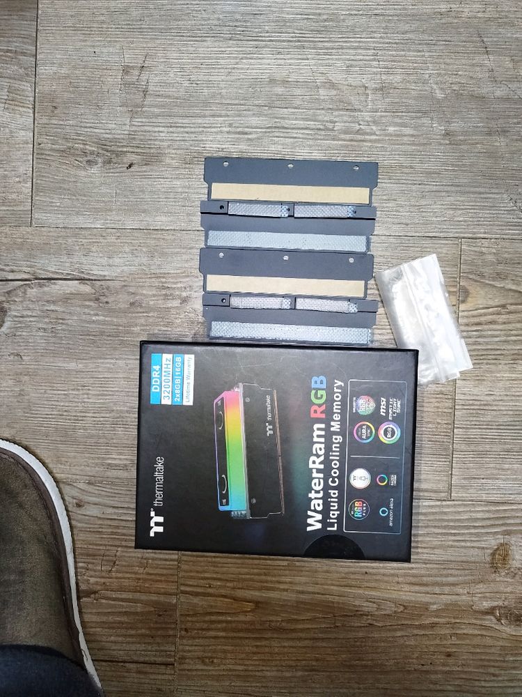 Thermaltake WaterRam Alexa/Razer Chroma DDR4 3200MHz 16GB(8x2)전주--1