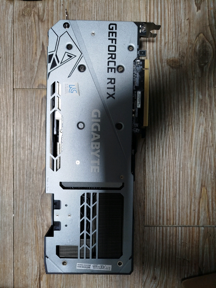 기가바이트 GEFORCE RTX 3070 Ti 그래픽카드 3팬. 2022년사용감 적고 상태최상 전주시--2