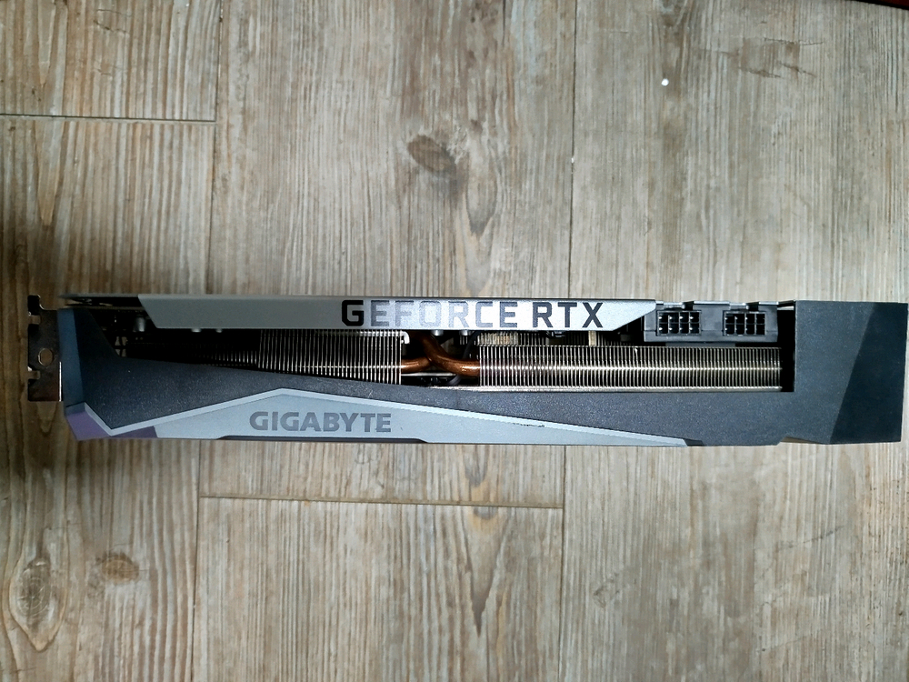 기가바이트 GEFORCE RTX 3070 Ti 그래픽카드 3팬. 2022년사용감 적고 상태최상 전주시--3