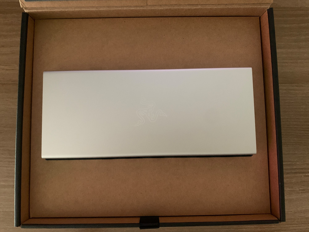 레이저 USB4 도킹 스테이션--1