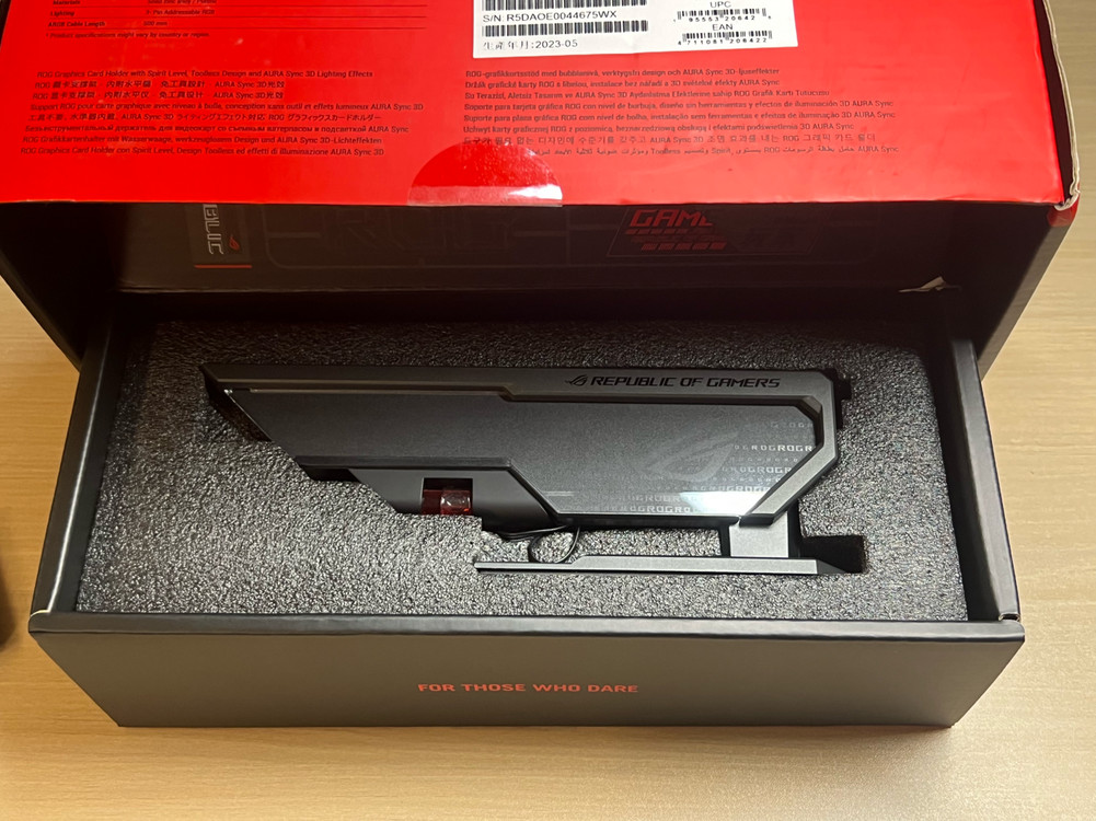 ROG HERCULX 그래픽카드 지지대--1