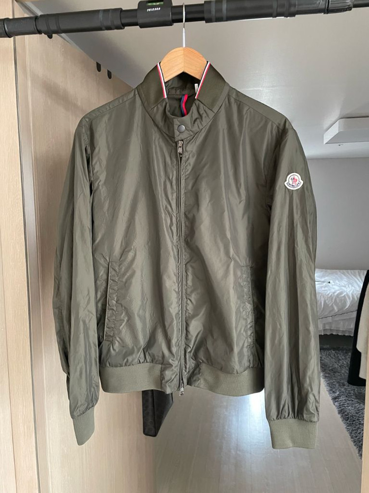 몽클레어 바람막이 3사이즈 실측100--1