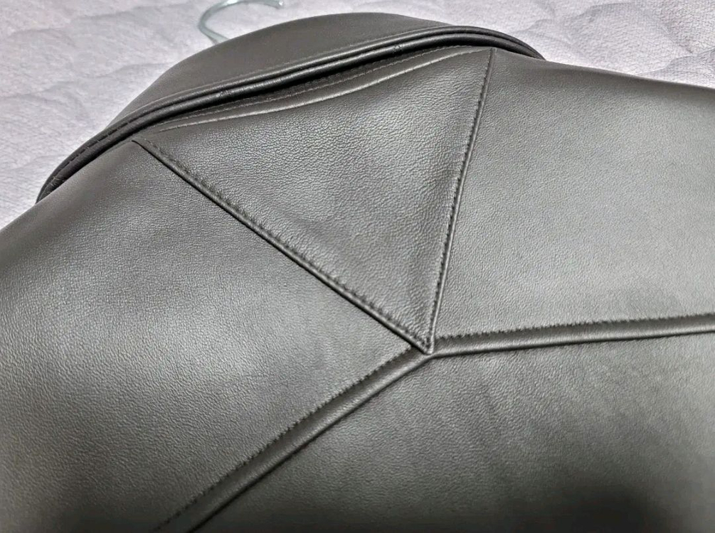 주카스페이스 보테가베네타st 트라이앵글 레더 자켓 점퍼--3