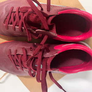 나이키 티엠포 송아지 가죽 풋살화 260사이즈