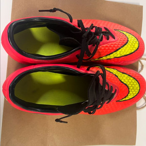 나이키 하이퍼베놈 축구화 260사이즈