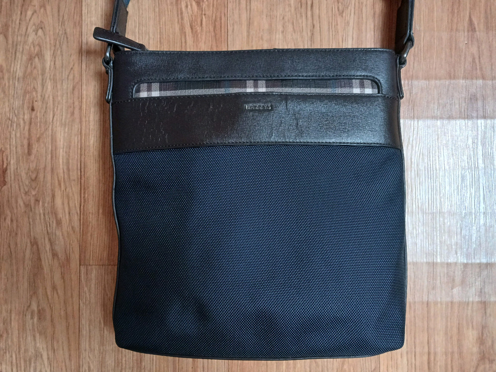 헤지스(정품) 남성 소가죽 크로스백 (네이비) (깨끗하고 좋아요)--1