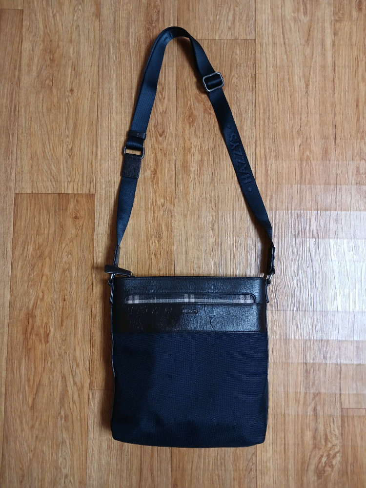 헤지스(정품) 남성 소가죽 크로스백 (네이비) (깨끗하고 좋아요)--2