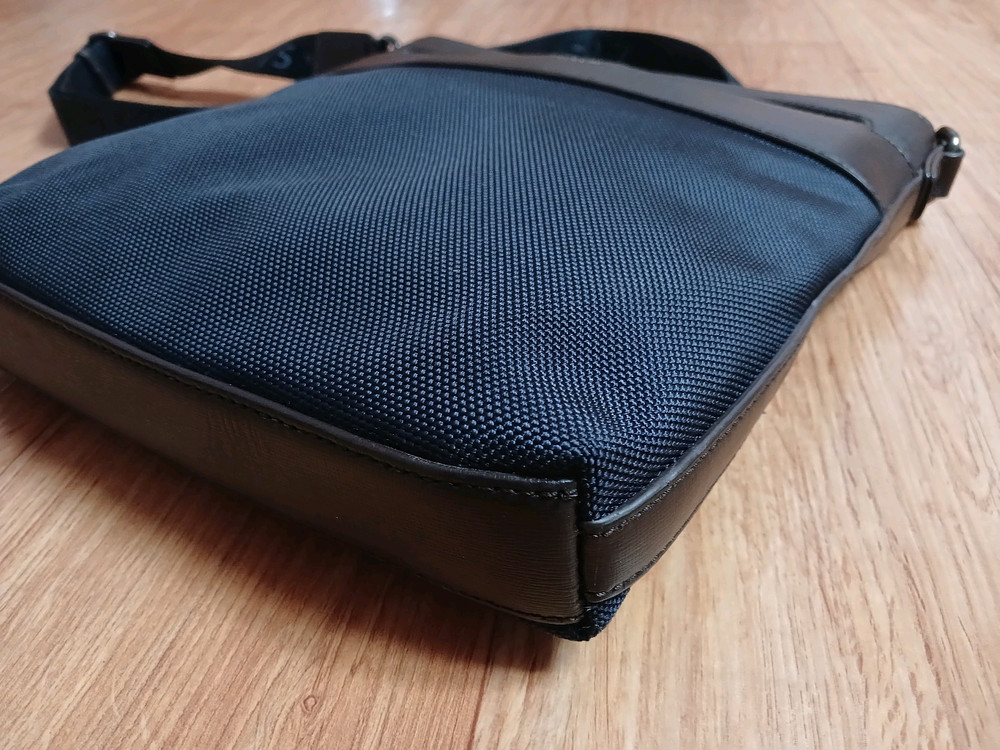 헤지스(정품) 남성 소가죽 크로스백 (네이비) (깨끗하고 좋아요)--7