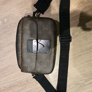 루이비통 모노그램 크로스백