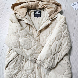 뉴발란스키즈 경량패딩 130사이즈