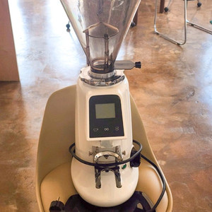 신품급 에스프레소용 커피그라인더 팝니다