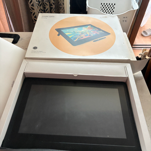 와콤 액정 타블렛 신티크 16 DTK1660