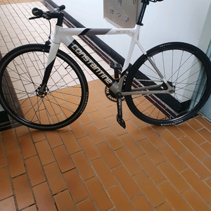 콘스탄틴 버나드 급처합니다.