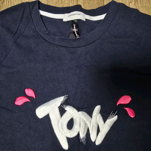 커스텀멜로우 자수 반팔티 네이비 100 새제품 팝니다