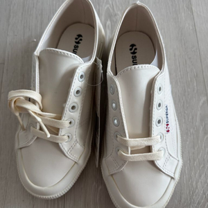 수페르가 VARNISHU 화이트 225(새상품)