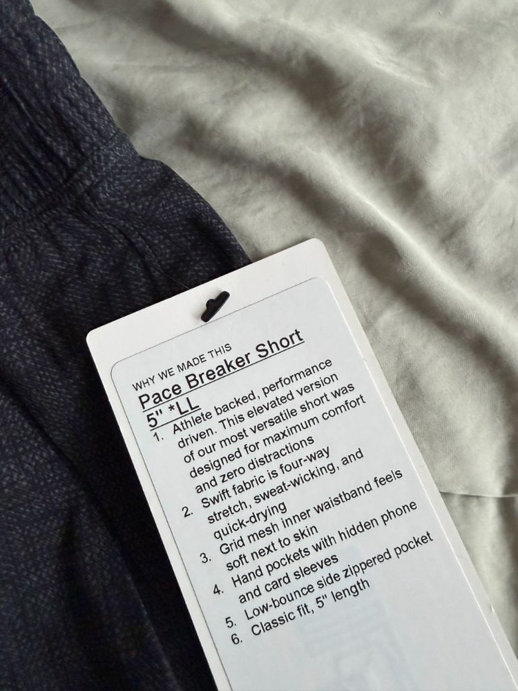 룰루레몬 페이스 브레이커 라이너리스 5인치 m 새상품 판매합니다.--1