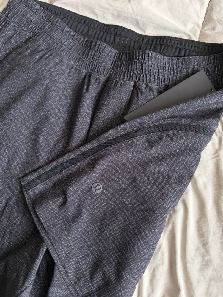 룰루레몬 페이스 브레이커 라이너리스 5인치 m 새상품 판매합니다.--2