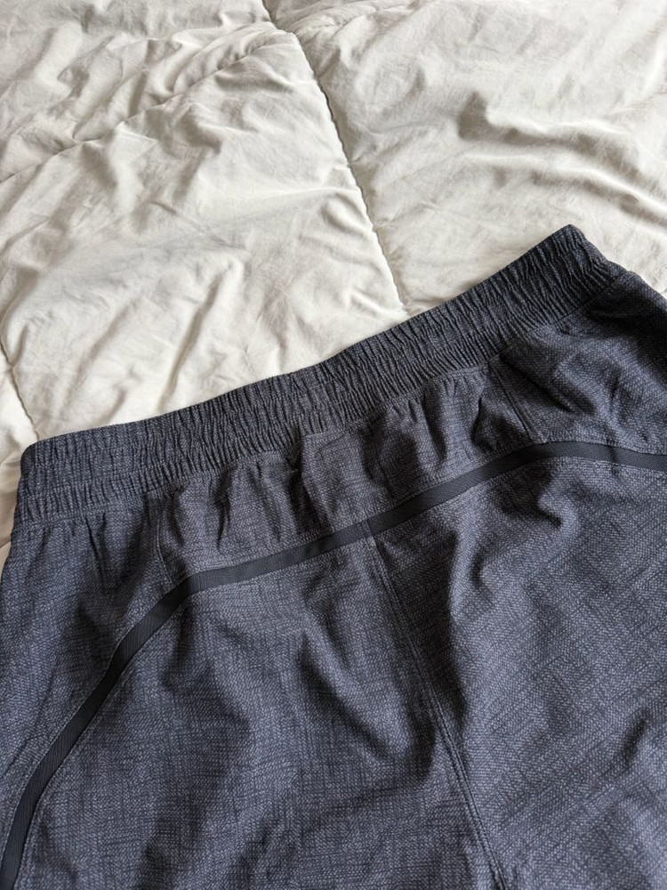 룰루레몬 페이스 브레이커 라이너리스 5인치 m 새상품 판매합니다.--3