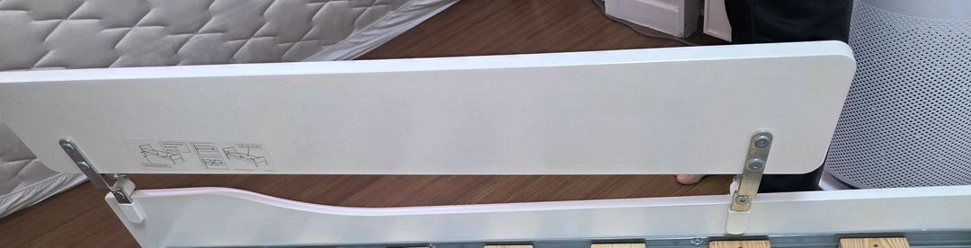 이케아 햄네스화이트 침대프레임만+서랍3개+침대 안전가드 드림. 이미지
