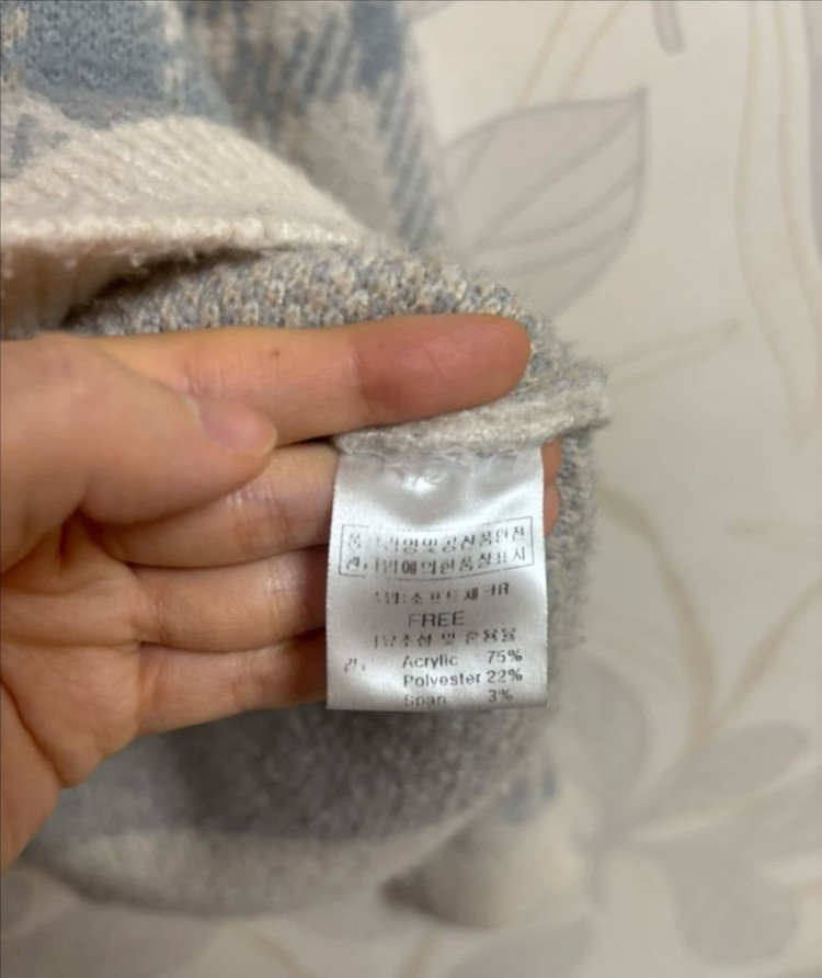 쇼프트제이 체크 니트 스웨터--2