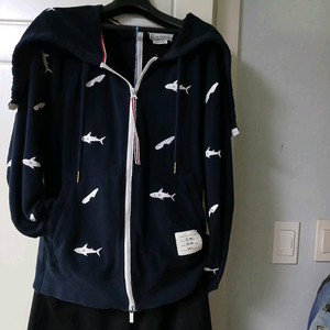 톰브라운상어 후드 집업