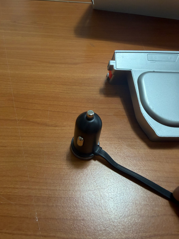 테슬라 모델Y/3 중앙제어 65W 고속충전기--1