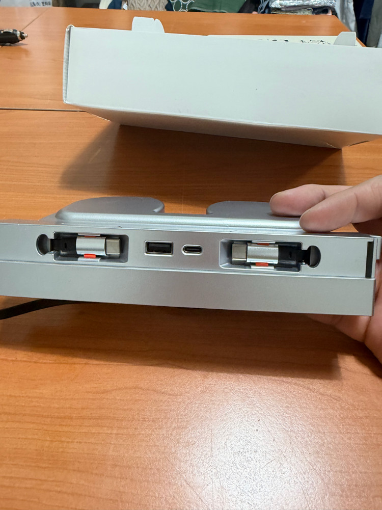 테슬라 모델Y/3 중앙제어 65W 고속충전기--4