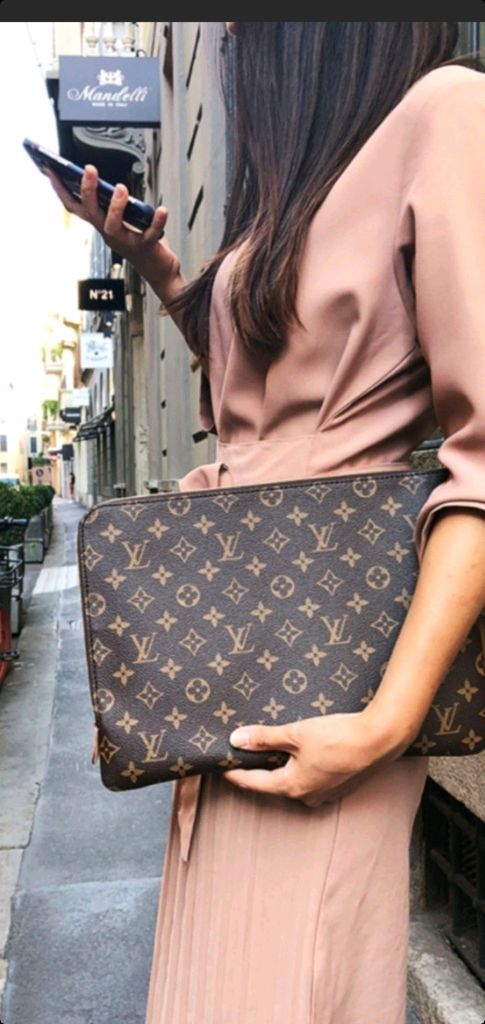 루이비통 에튀보야주MM 클러치백 정품S급(감정서O)구찌프라다루이비통디올고야드샤넬셀린느보테가생로랑발렌시아가버버리가방--0