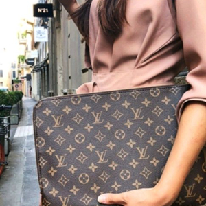 루이비통 에튀보야주MM 클러치백 정품S급(감정서O)구찌프라다루이비통디올고야드샤넬셀린느보테가생로랑발렌시아가버버리가방