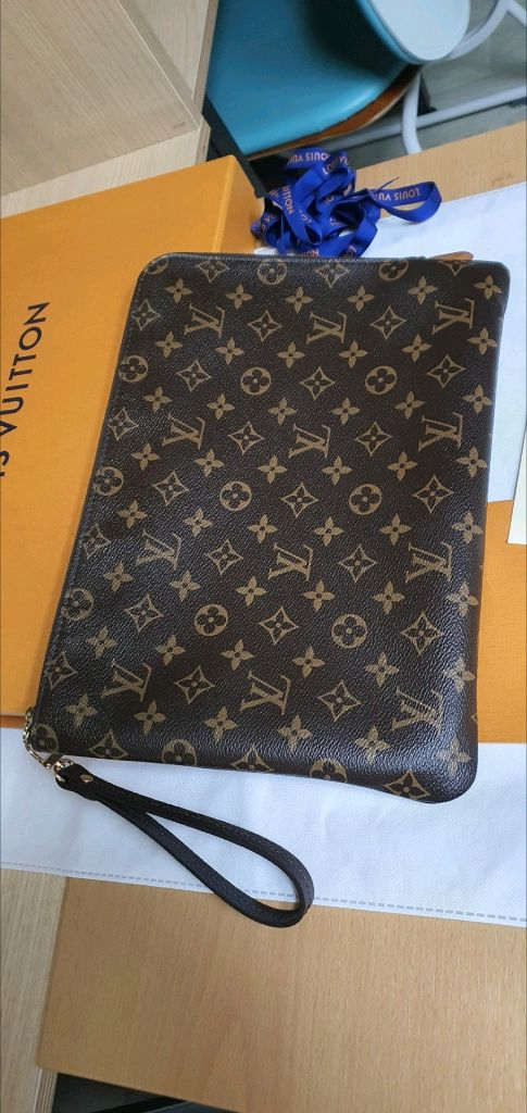 루이비통 에튀보야주MM 클러치백 정품S급(감정서O)구찌프라다루이비통디올고야드샤넬셀린느보테가생로랑발렌시아가버버리가방--2