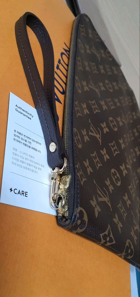 루이비통 에튀보야주MM 클러치백 정품S급(감정서O)구찌프라다루이비통디올고야드샤넬셀린느보테가생로랑발렌시아가버버리가방--4